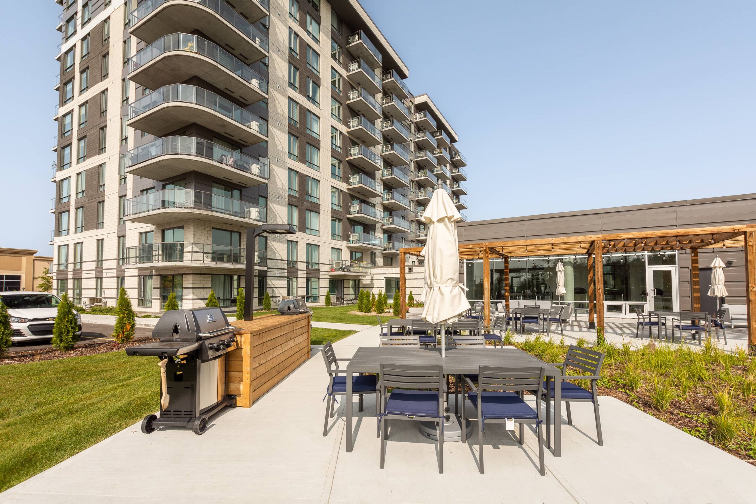 Mostra Mascouche appartements et condos locatifs terrasse exterieure bbq outdoor